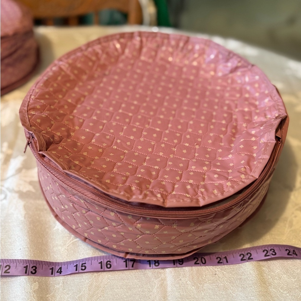 Vintage Pink Quilted Storage Bag and set of 7 Plates